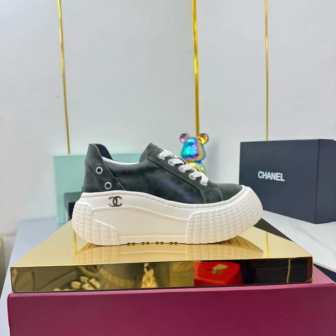 👟👟Ex-factory price 640👟👟 Chanel bread shoes ~ original calfskin panda shoes Chanel 25C latest hot style panda black and white sports shoes casual sneakers Xiaoxiang hot item classic black and white panda color coco girls must pay Fabric: original custom mixed sheepskin lining: original imported breathable mesh lining outsole: Original molded rubber + TPU combination Size: Women's 35-41
